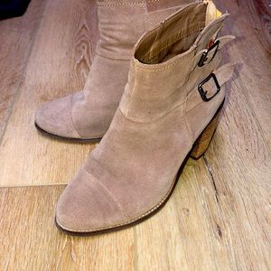 Jessica Simpson boots